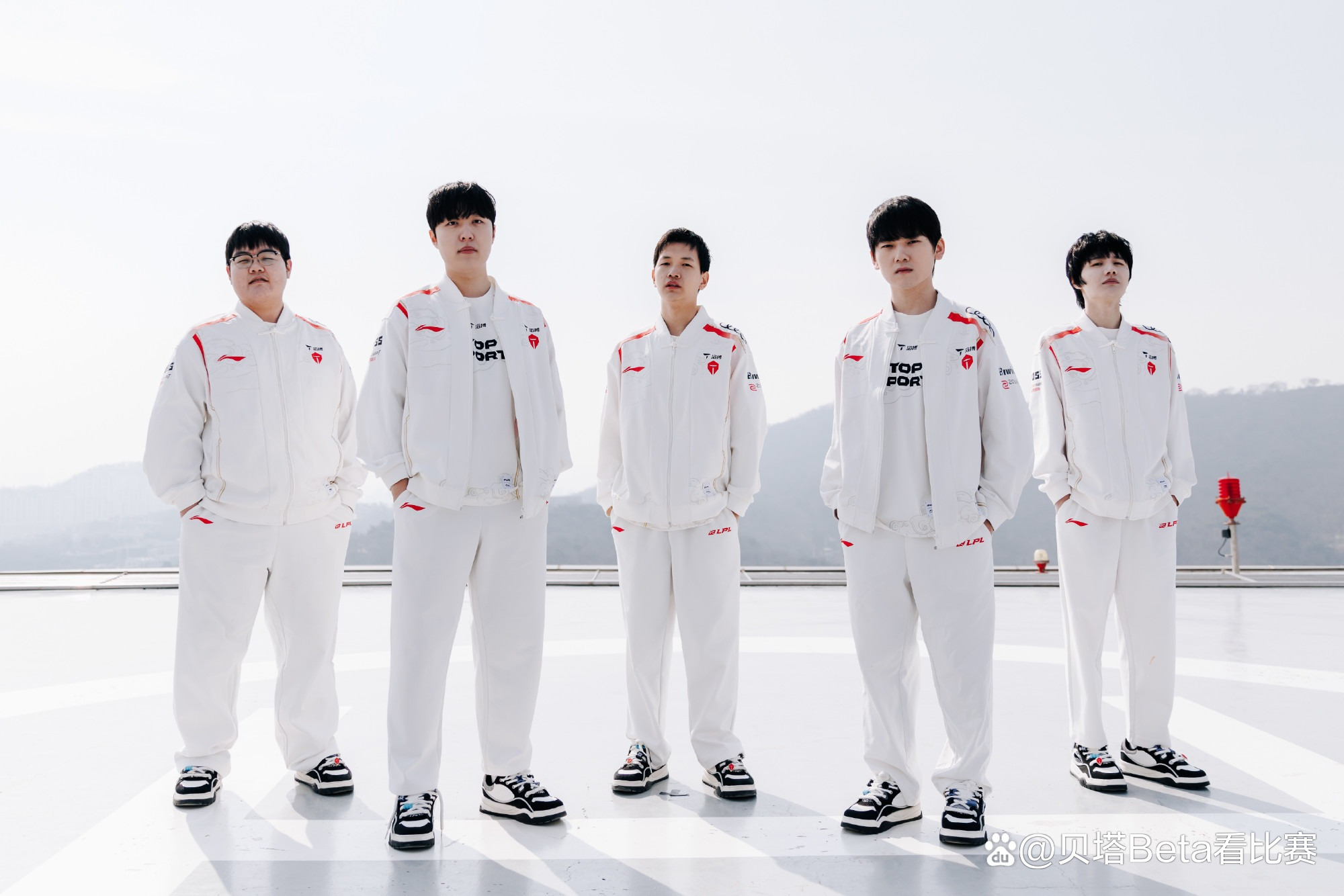 Rookie迎来五赛季出色发挥，TES观众热烈欢呼！